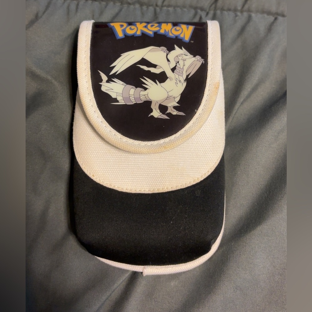 Pokemon Black & White DS/3DS Holder with cleaning cloth